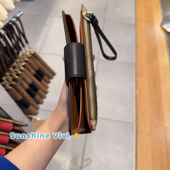 NWT Coach Phone Wallet In Signature Canvas CW780 TAN/BLACK - Picture 2 of 5